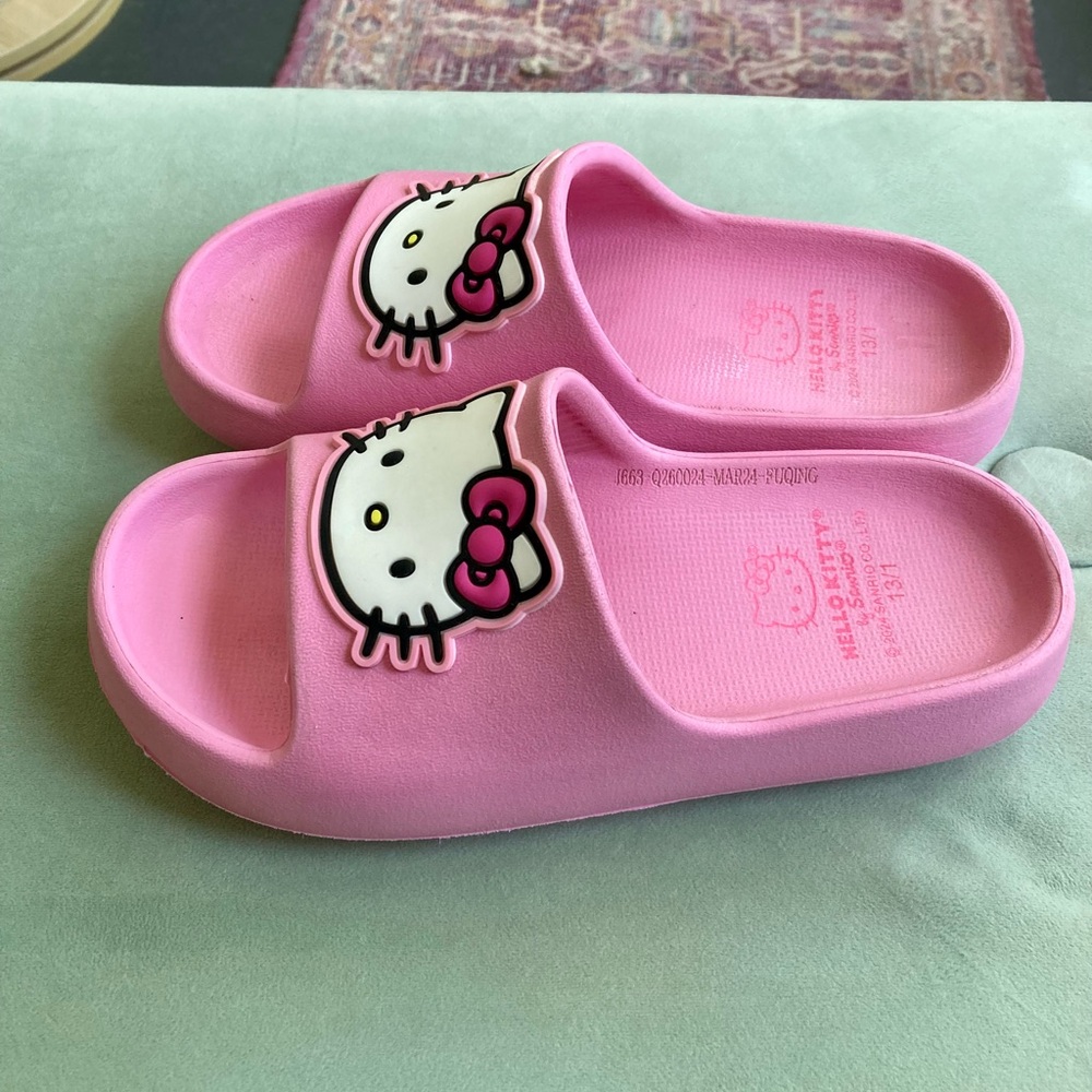 Hello Kitty Pink Slides! 13/1